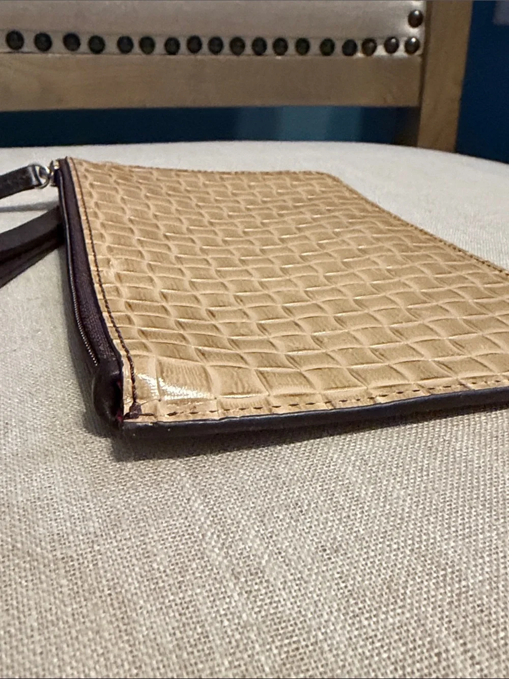 Dooney & Bourke tote number measures